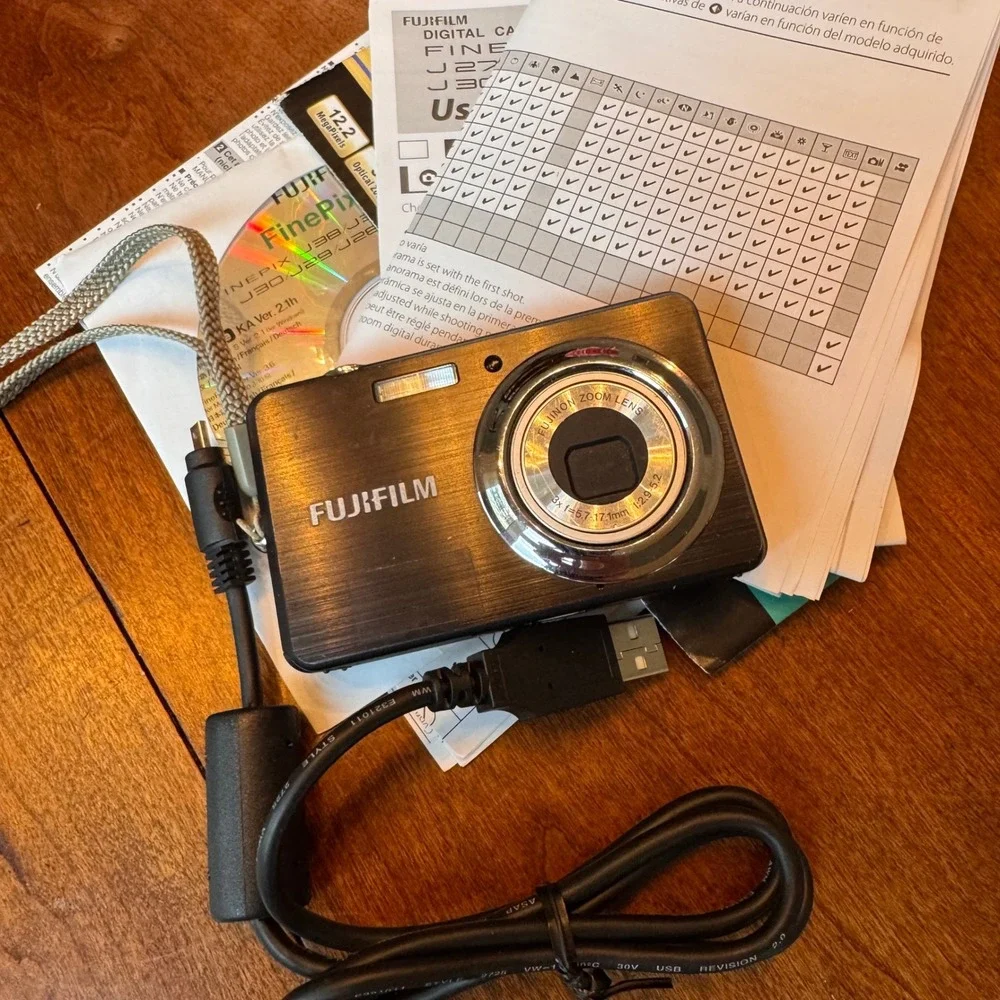 Fujifilm Digital Camera TESTED Black FinePix J38 12.2MP 3x Optical Zoom Retro